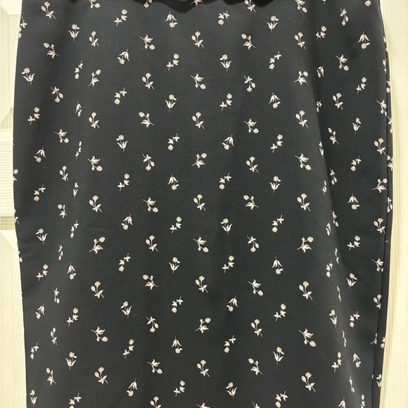 Ann Taylor fully line pencil skirt with back slit size 14. - Picture 8 of 11